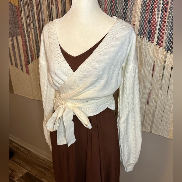 BNWT, Ivory Cropped Wrap Sweater - Picture 9 of 9